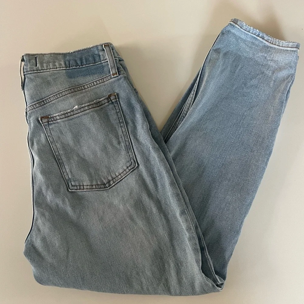 Abercrombie & Fitch Curve Love The Mom High Rise Jeans size 28/6‎